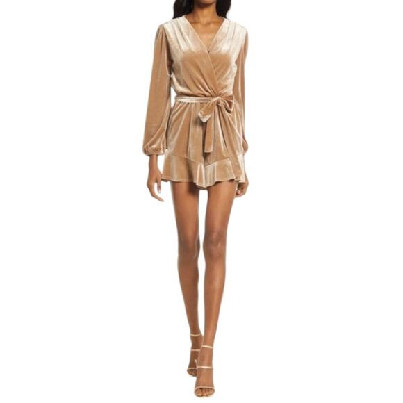 Fraiche by J Velvet Ruffle Long Sleeve Romper Tan Size Medium NWOT $99 MSRP - Picture 1 of 4